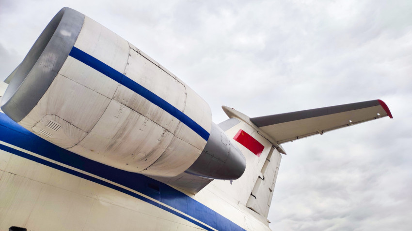 Двигательная группа самолёта Як-42 на экспозиции ВДНХ