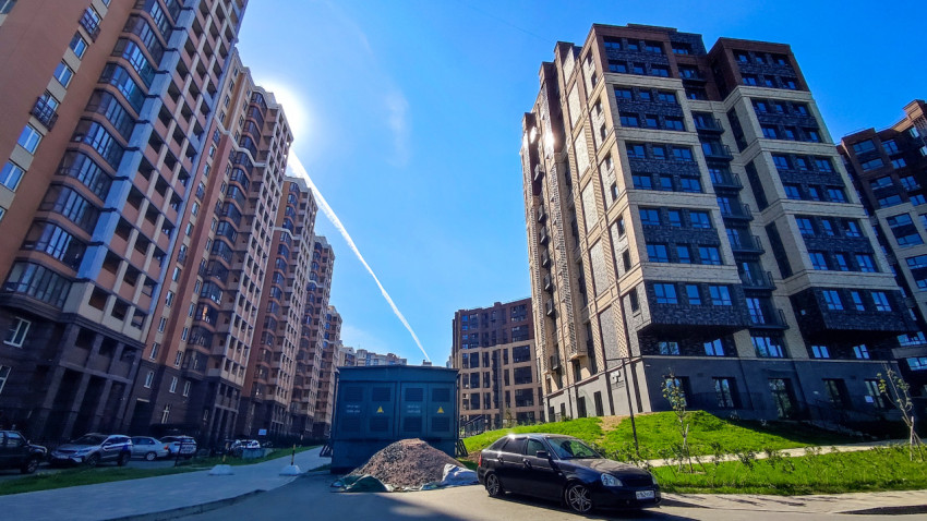 Высотные жилые здания современного комплекса