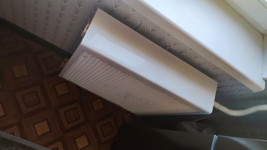 Радиатор отопления под подоконником в жилой комнате