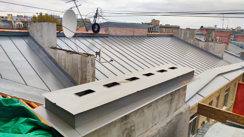 Элементы кровельной системы и вентиляционный короб