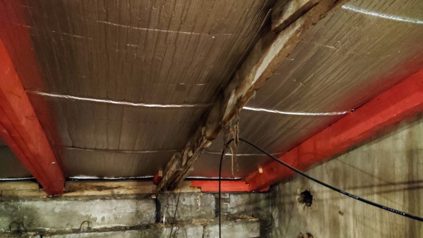 Опорный узел стропильной системы на чердаке