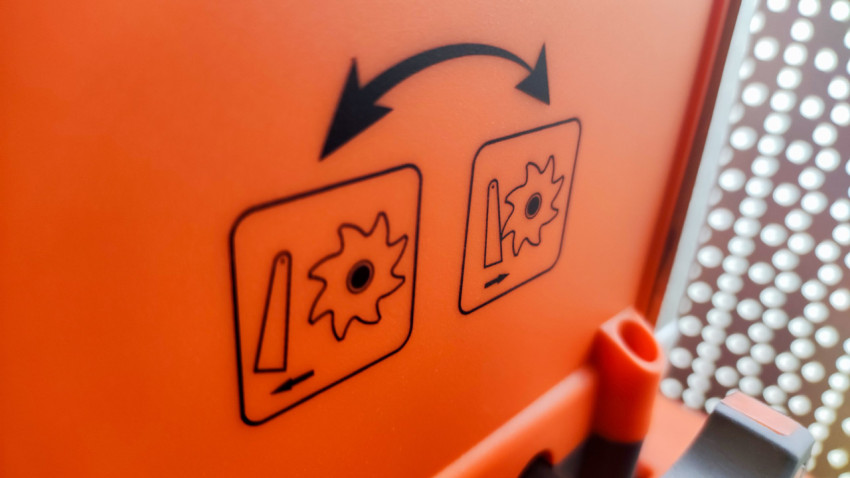 Пиктограммы на корпусе садового измельчителя