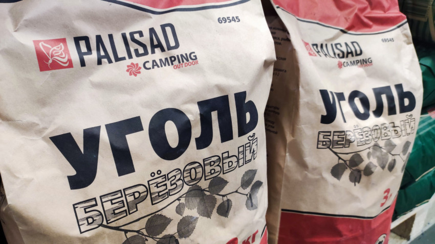 Мешки с берёзовым углём Palisad Camping крупным планом