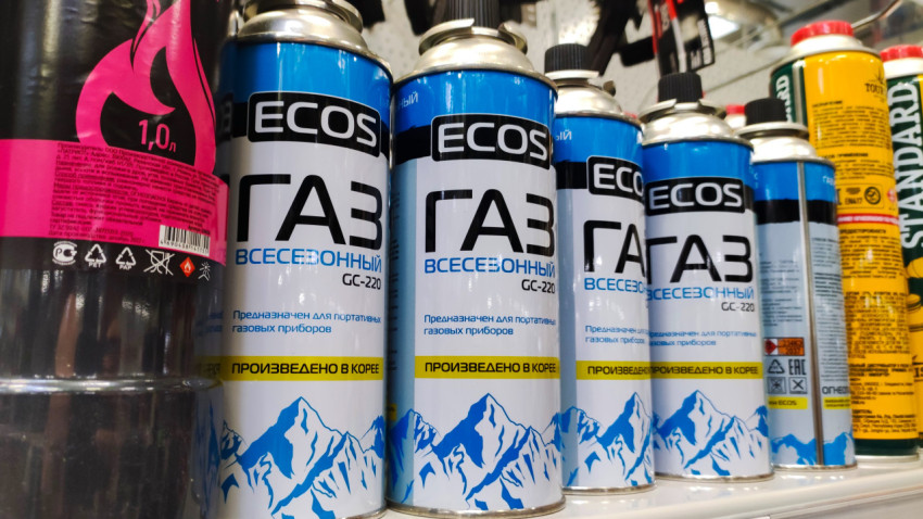 Газовые баллоны ECOS производства Кореи на полке магазина
