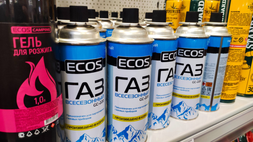 Газовые баллоны ECOS на полке магазина