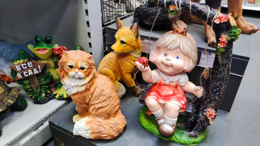 Садовые декоративные фигурки в магазине