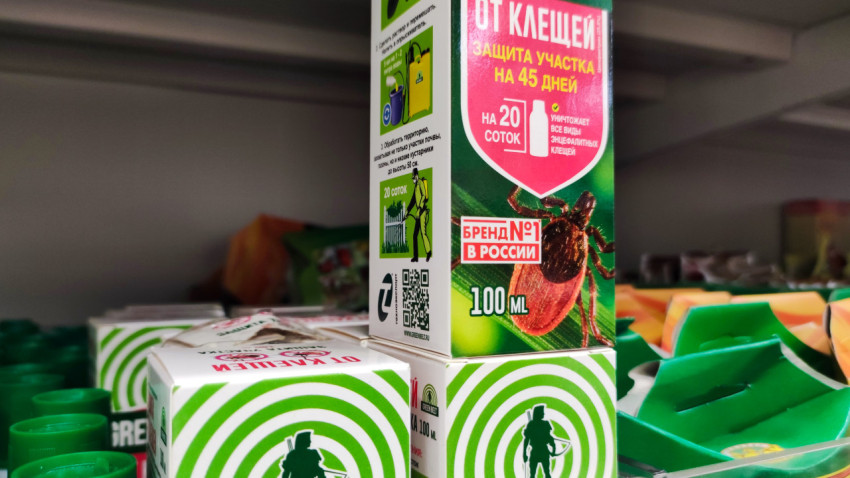 Средство от клещей Green Belt на стеллаже магазина
