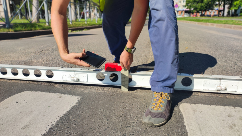 Замер просвета под рейкой на «зебре»: клин-промерник и фиксация на телефон