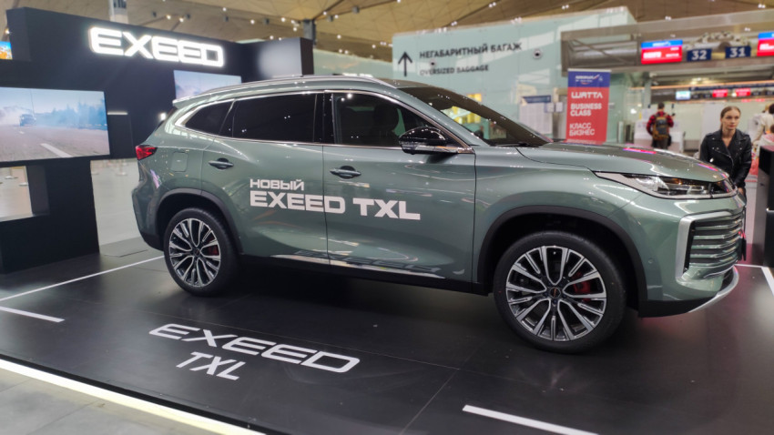 Кроссовер EXEED TXL и бренд-зона EXEED в аэропорту