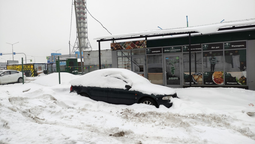 Автомобиль в снегу
