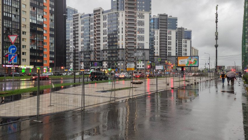 Городской пейзаж Мурино в дождливую погоду