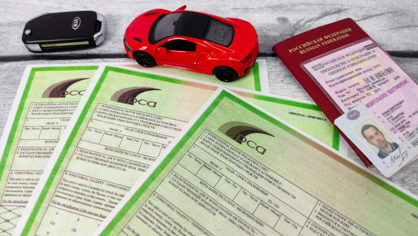 Бланки зелёной карты с моделью автомобиля и паспортом РФ