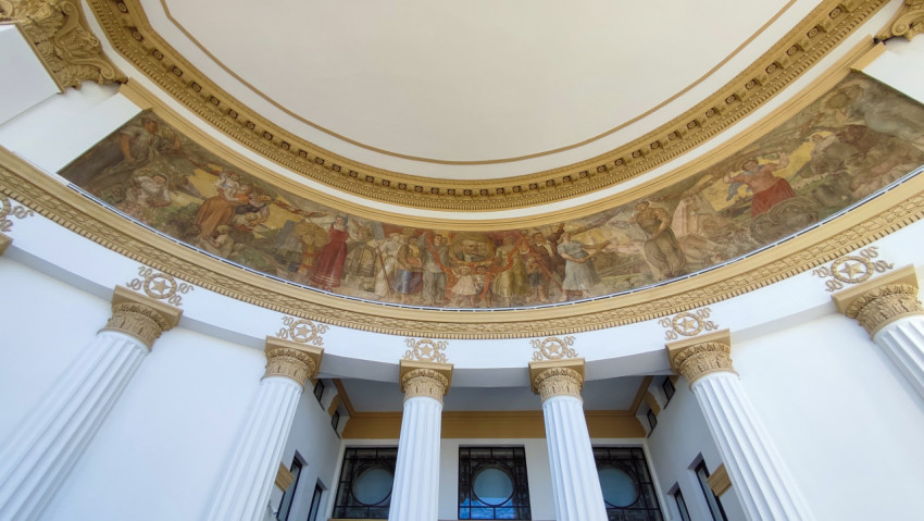 Купольная роспись и колоннада в интерьере павильона №71 ВДНХ