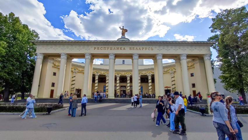 Центральный фасад павильона «Республика Беларусь» на ВДНХ