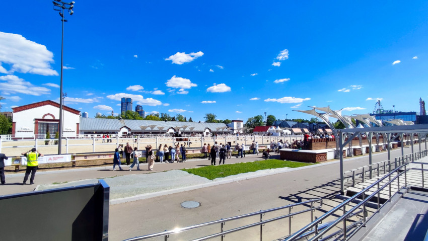 Конный манеж ВДНХ и зрительская зона