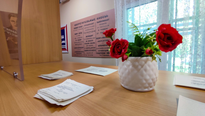 Документы вкладчиков и элементы интерьера сберкассы в музейной реконструкции