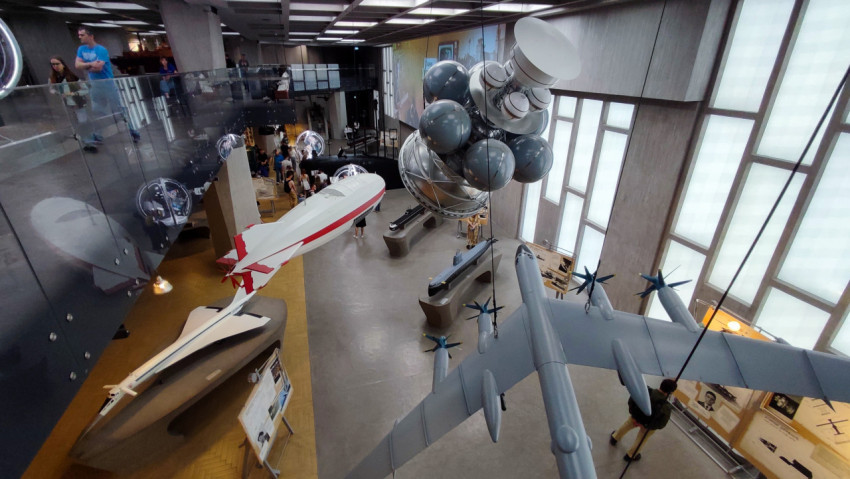 Макеты авиационной техники в экспозиционном зале павильона «АТОМ»