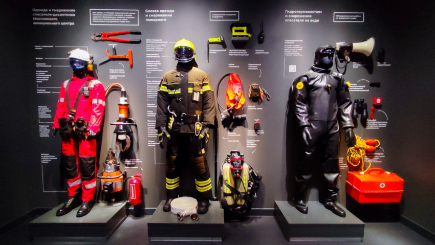 Экспозиция экипировки и снаряжения спасательных служб в музее