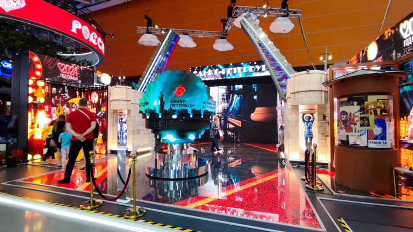 Интерактивный стенд Санкт-Петербурга на выставке регионов России