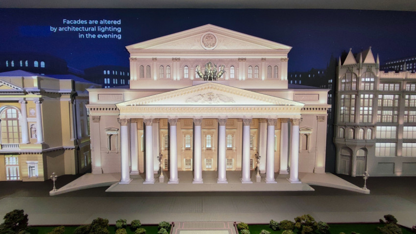 Макет Большого театра при вечернем освещении