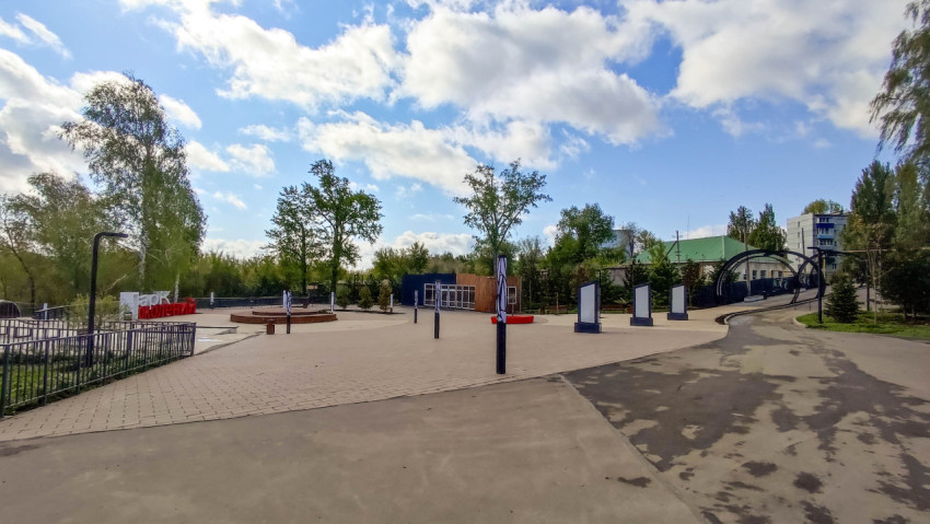 Парк поколения в Самаре с фонтаном и зелеными насаждениями