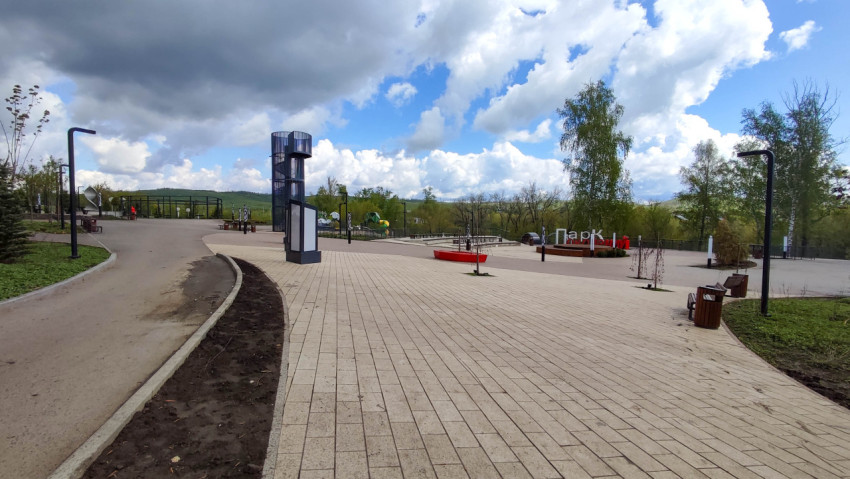 Пейзаж парка Поколений в Самаре в ясный день