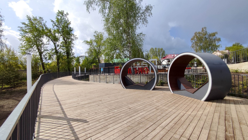 Круглые скамейки в Парке поколений Самары