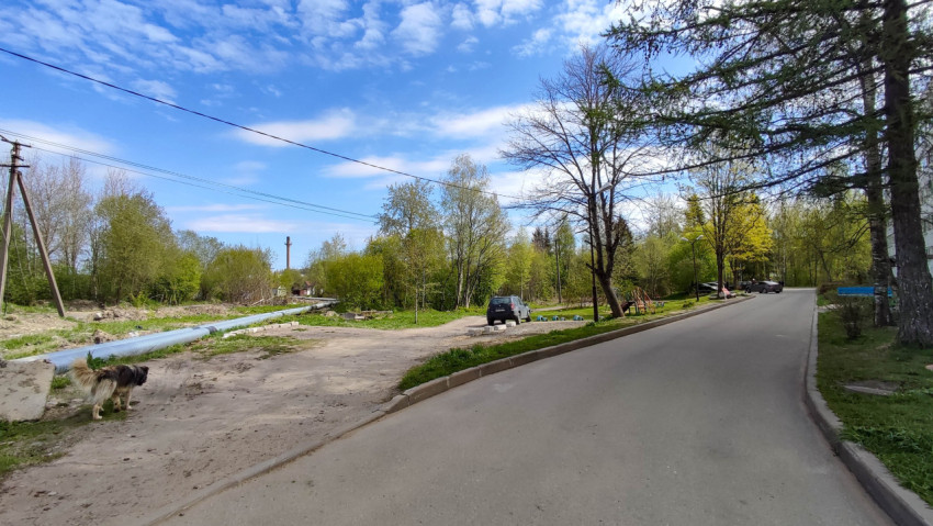 Теплотрасса вдоль дороги