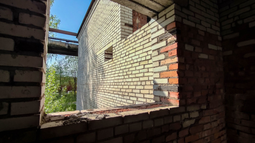 Вид из окна заброшенного здания