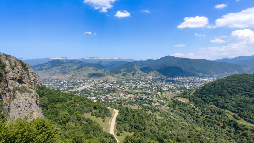 Вид на село имени Коста Хетагурова в Карачаево-Черкессии