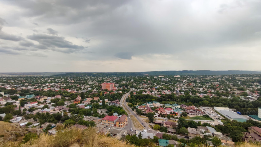 Поселок Горячеводский Ставропольского края с его многообразными зданиями