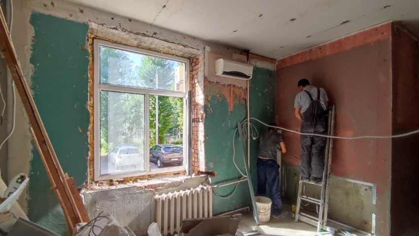 Процесс внутренней отделки квартиры в солнечной комнате