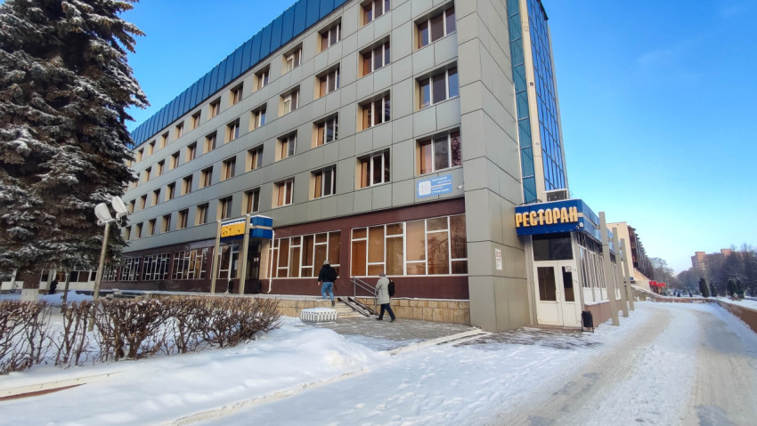 Гостиница «Кама» и ресторан в зимнем Нижнекамске