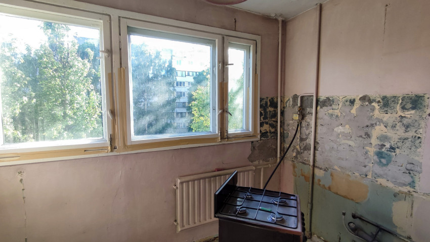 Кухня в старой квартире на этапе демонтажа