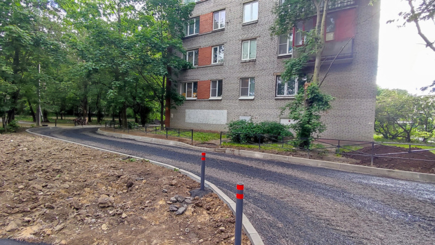 Асфальтирование придомовой дороги возле жилого дома