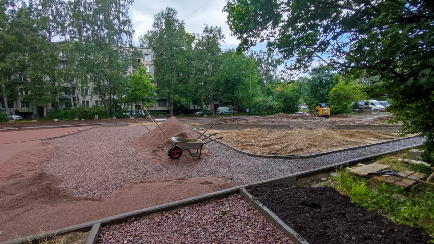Благоустройство двора с укладкой основания для площадки