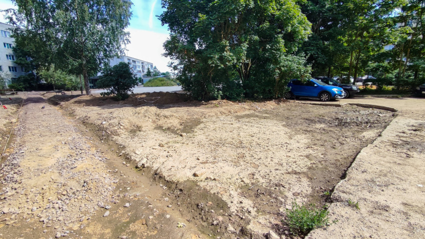 Подготовка территории для парковки и дорожек во дворе