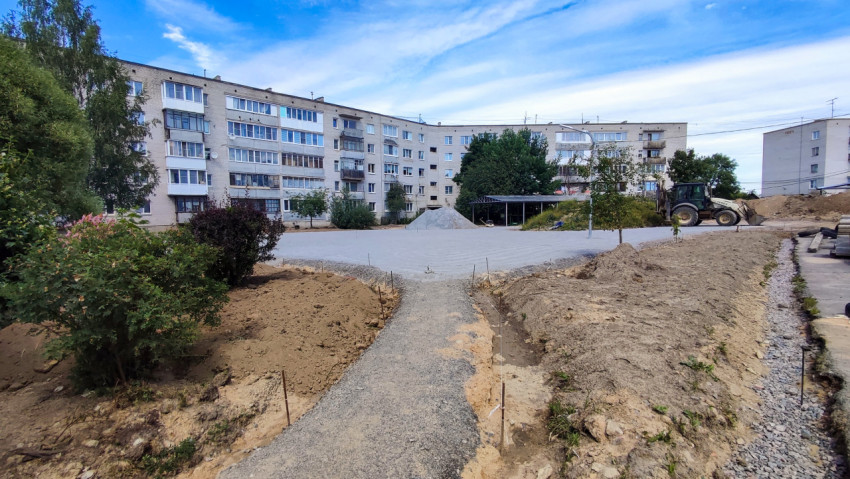 Устройство основания площадки во дворе многоквартирного дома