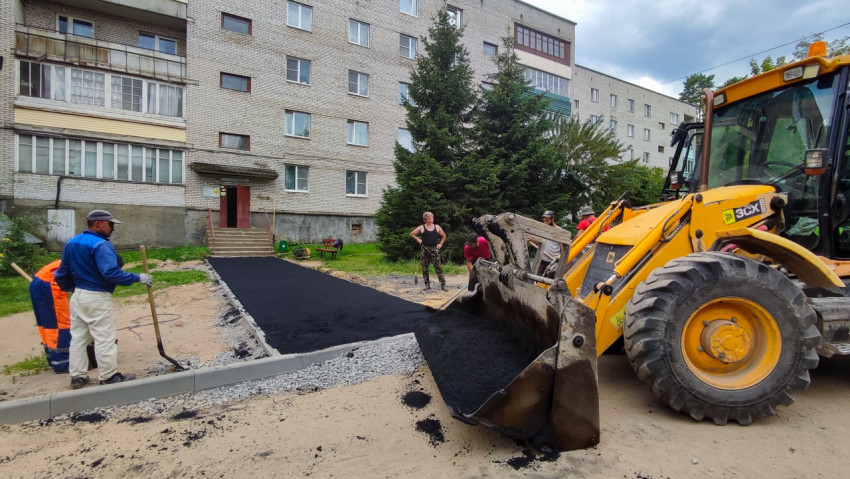 Асфальтирование придомовой дорожки у жилого дома