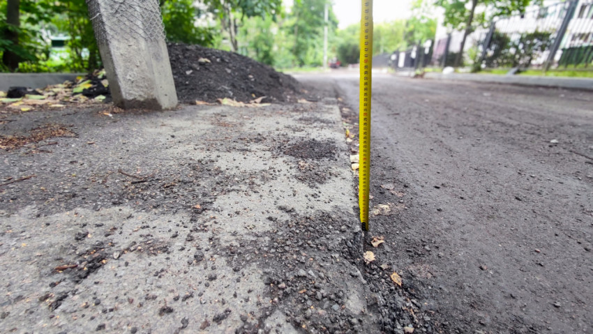 Измерение высоты асфальта у опоры