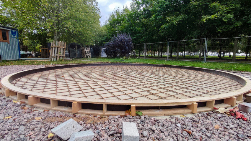 Круглая бетонная площадка с армированием и опалубкой