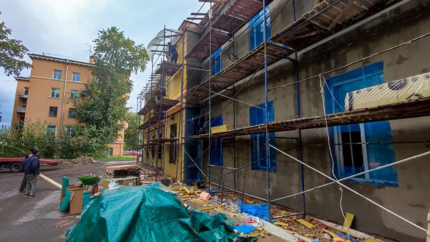 Ремонт фасада жилого здания с утеплением и установкой строительных лесов