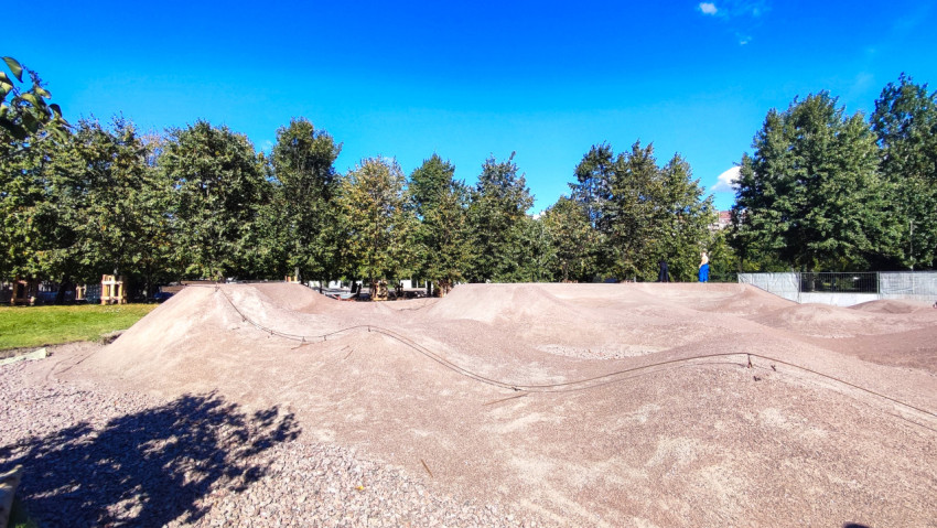 Формирование щебёночного основания памп-трека в парке 300-летия