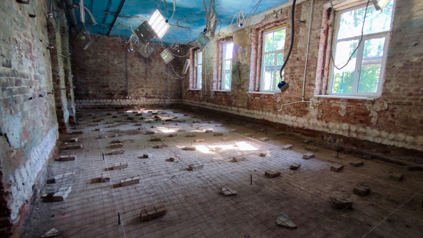 Большой зал с подготовкой пола под бетонную стяжку