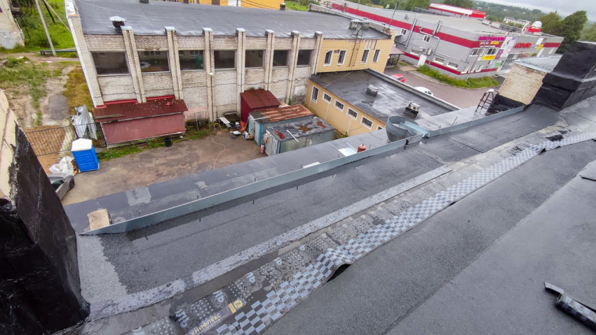 Вид с крыши на двор и хозяйственные постройки