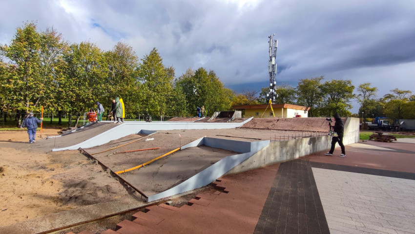 Работы по устройству бетонных рамп и формированию ландшафта площадки