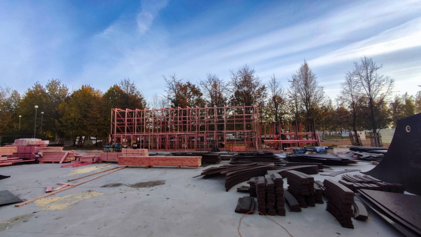 Каркасная конструкция скейт-фигуры на этапе сборки