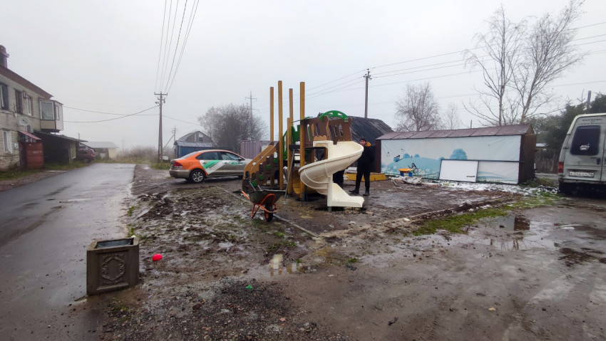 Установка игровой площадки на дворовой территории в частном секторе