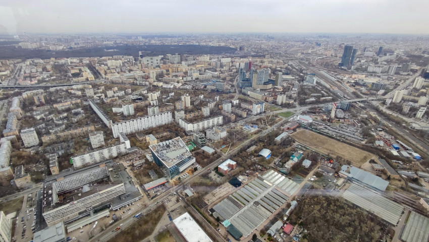 Жилые массивы и деловой кластер Москвы, снятые с высоты Останкинской башни