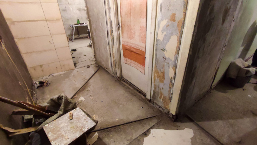 Проход между помещениями с временно закрытой дверью